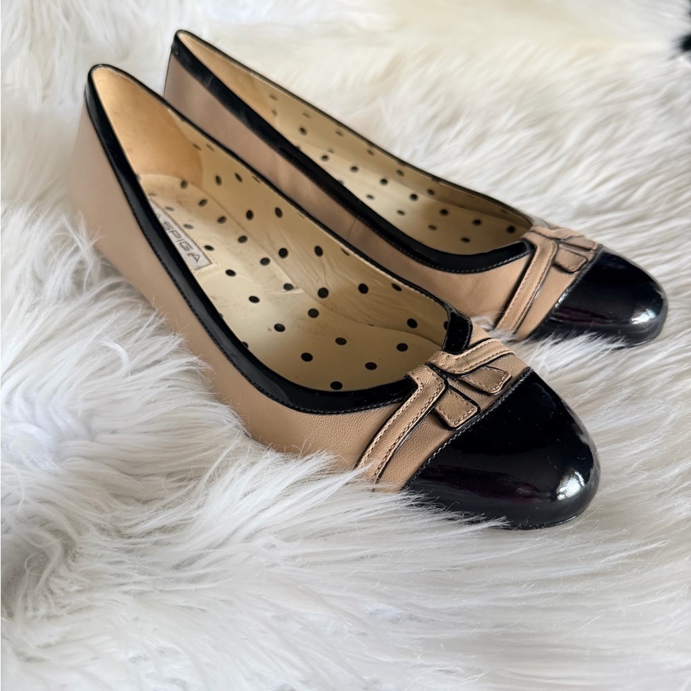 Via Spiga Nude & Black Patent Cap Toe Low Heel Pumps Women’s Size 8.5 M